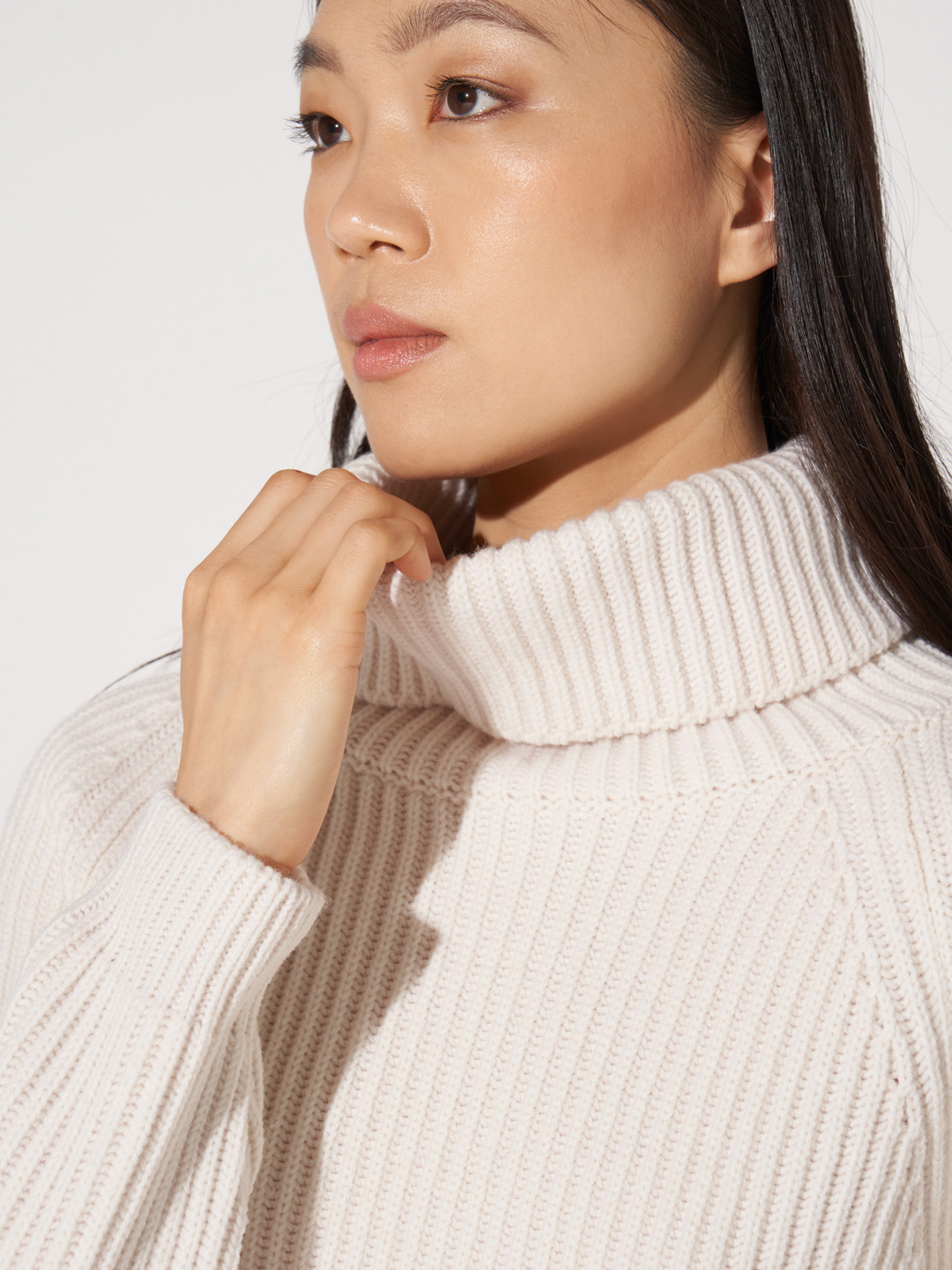 Woollen knit in a fisherman’s rib pattern with a high neck Mango
